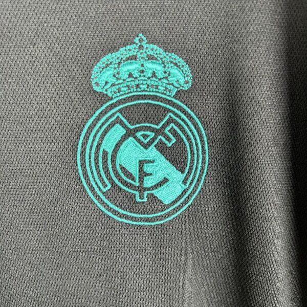 Retro Real Madrid 17/18 Away Long Sleeve - Image 6