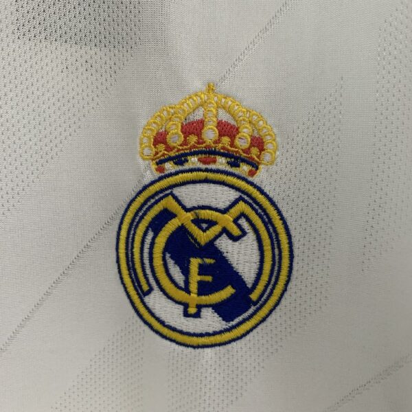 Retro Long Sleeve Real Madrid 17/18 Home - Image 6