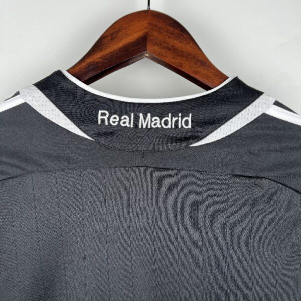 Retro Long Sleeve Real Madrid 06/07 Third Away - Image 2