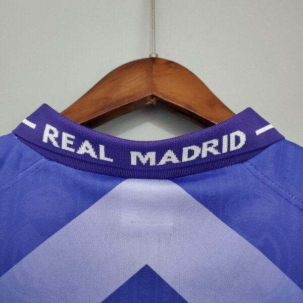Retro Real Madrid 96/97 away - Image 6