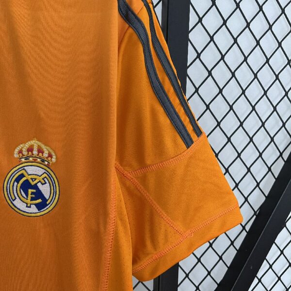 Retro Real Madrid 13/14 third away - Image 5