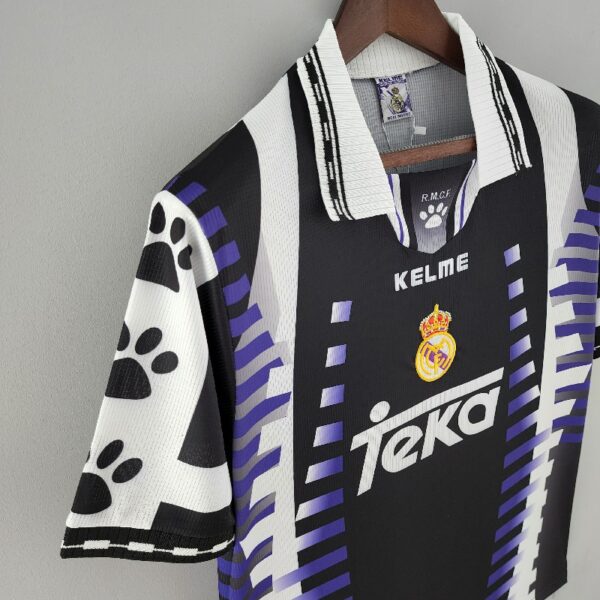 Retro Real Madrid 97/98 Third away - Image 5