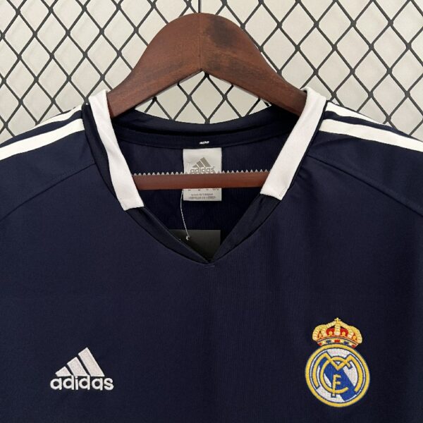 Retro Real Madrid 04/05 Away - Image 8