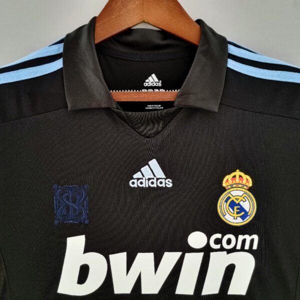 Retro Real Madrid 09/10 away - Image 2