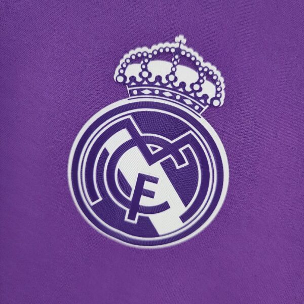 Retro Real Madrid 16/17 away - Image 3