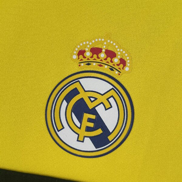 Retro Real Madrid 11/12 Goalkeeper Yellow - Image 3