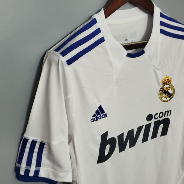 Retro Real Madrid 10/11 home - Image 7