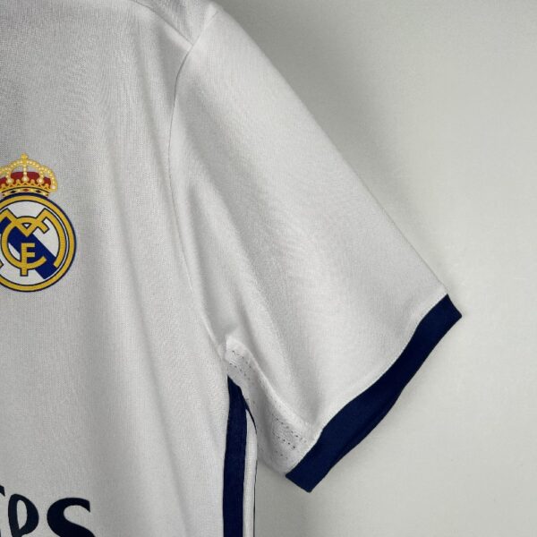 Retro Real Madrid 16/17 Home - Image 4