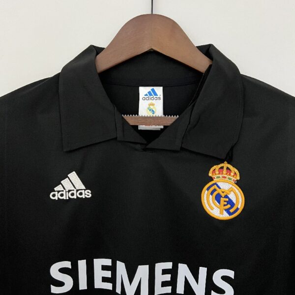 Retro Real Madrid 02/03 Away - Image 4