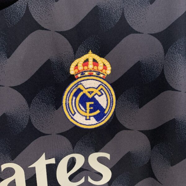Retro 23/24 Long sleeve Real Madrid away - Image 4