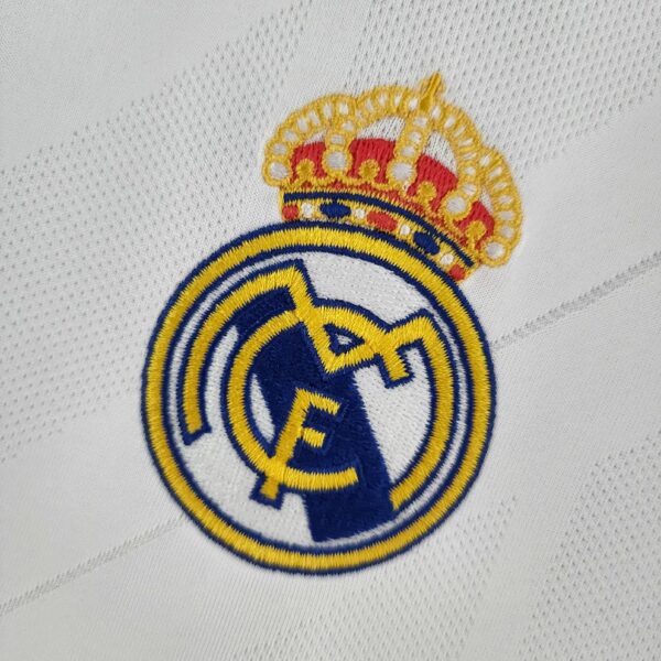 Retro 17/18 Real Madrid home - Image 3