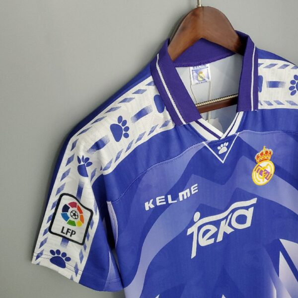 Retro Real Madrid 96/97 away - Image 5
