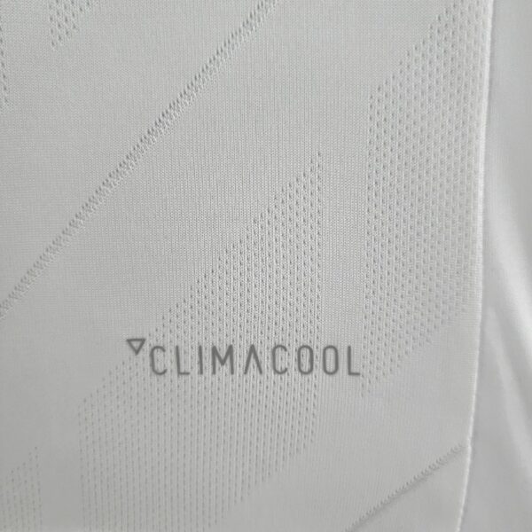 Retro 17/18 Real Madrid home - Image 6