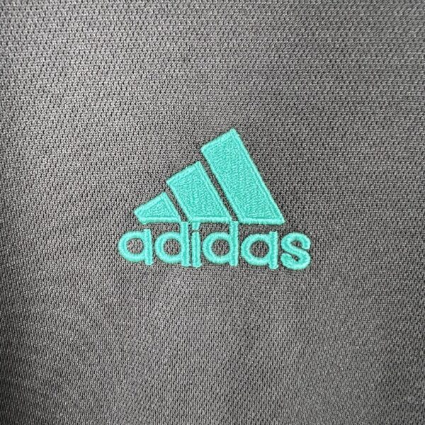 Retro Real Madrid 17/18 Away Long Sleeve - Image 5