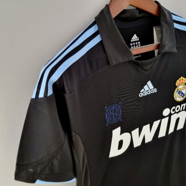 Retro Real Madrid 09/10 away - Image 6