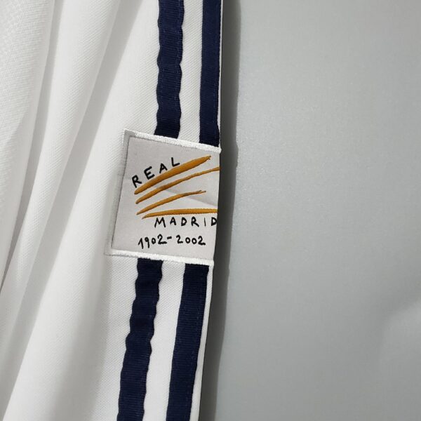 Retro long-sleeved 2002 Real Madrid home - Image 5