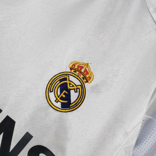 Retro 04/05 Real Madrid home - Image 3