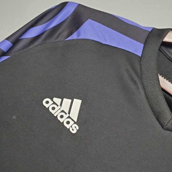 Retro Real Madrid 15/16 Third away - Image 4