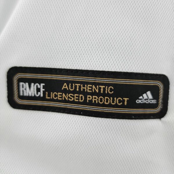 Retro Real Madrid 00/01 home - Image 6