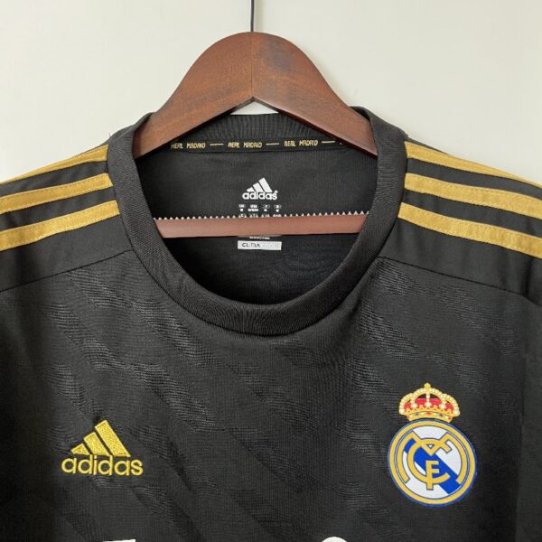 Retro Long Sleeve Real Madrid 11/12 Away - Image 8