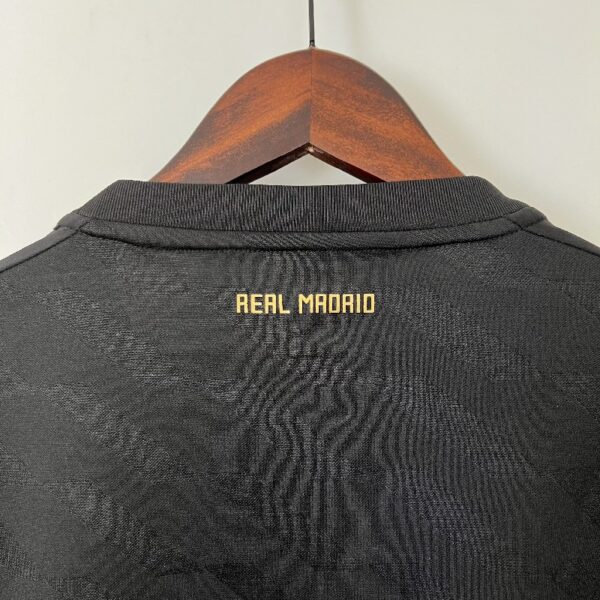 Retro Long Sleeve Real Madrid 11/12 Away - Image 2