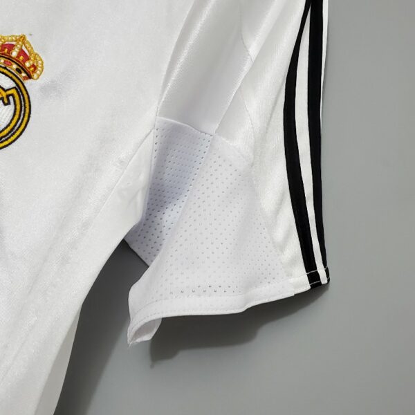 Retro 04/05 Real Madrid home - Image 5