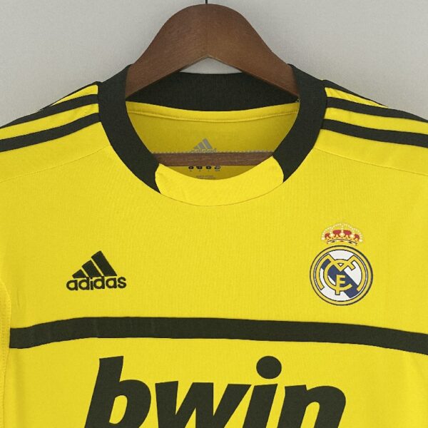 Retro Real Madrid 11/12 Goalkeeper Yellow - Image 2