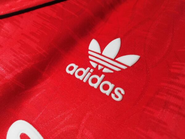 Manchester United 1991/92 home Retro Soccer Jersey - Image 4