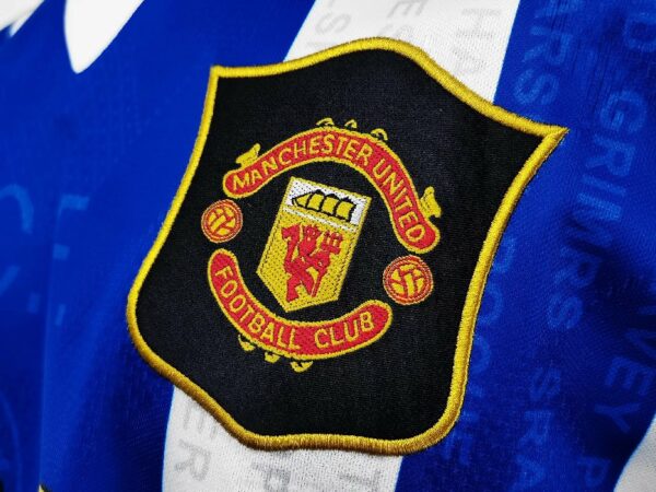 Manchester United 1994/96 away Retro Soccer Jersey - Image 4