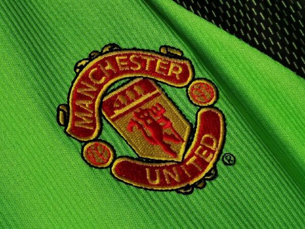 Manchester United 1998/99 goalkeeper Long Sleeve Retro Soccer Jersey - Image 4