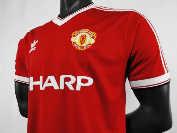Manchester United 1984 home Retro Soccer Jersey - Image 3